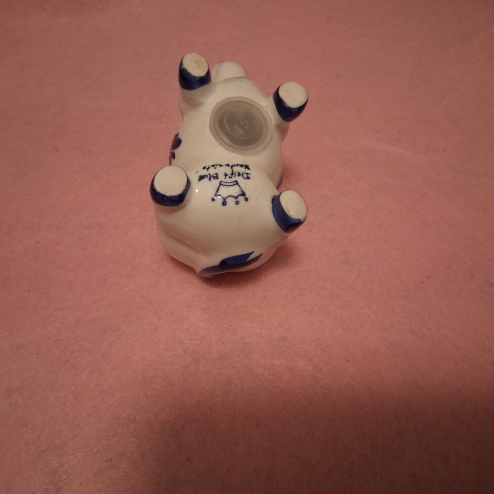 Vintage Delft Blue Hand-Painted Porcelain Cow Salt or Pepper Shaker - Picture 5 of 8